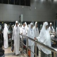 مغادرة 650 معتمرا مطار القاهرة متجهين إلى الأراضي المقدسة