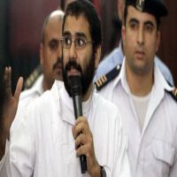 مصر: تأجيل الطعن على سجن الناشط علاء عبد الفتاح بعد تنحي هيئة المحكمة