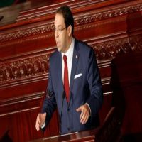 رئيس الوزراء التونسي يدعو للتهدئة ويعد بتحسين الأوضاع الاقتصادية