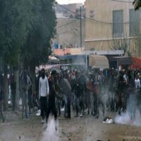 الجيش التونسي ينتشر في مدن عدة مع استمرار الاحتجاجات