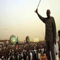 الرئيس السوداني يستبدل رئيس الأركان ضمن تغييرات في قيادات الجيش
