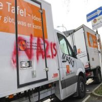 أنغيلا ميركل تنتقد حرمان الأجانب في ألمانيا من الطعام المجاني