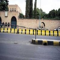 اليمن ينفي صحة الأخبار الشائعة حول السفارة السعودية بصنعاء