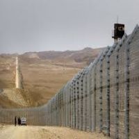 الجيش المصري يقرر إخلاء الحدود مع غزة 500 متر إضافية