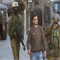 الاحتلال يعتقل أربعة فلسطينيين على حدود غزة